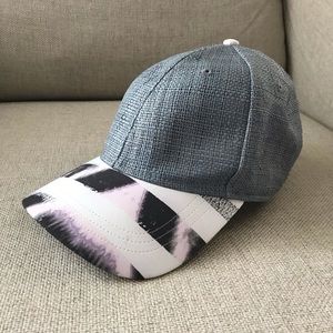 Lululemon trucker hat - only worn once or twice